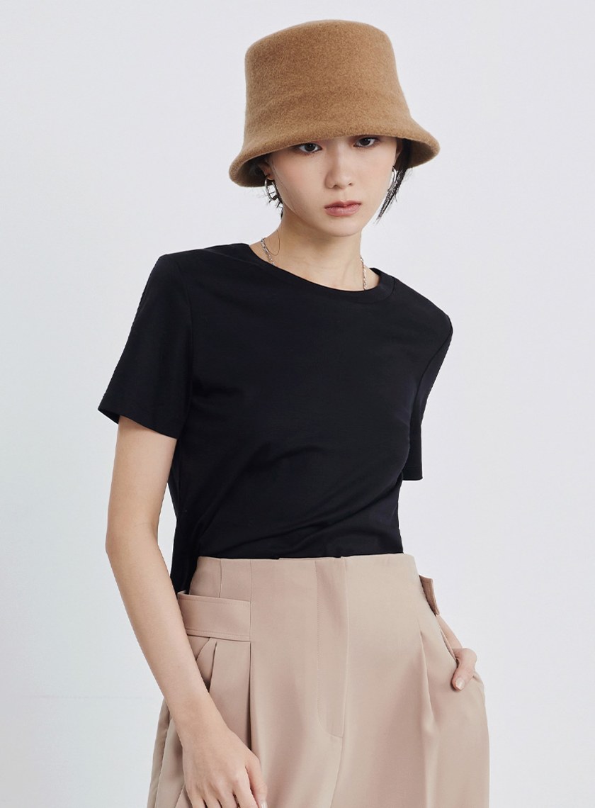 素面背簍空細節短袖上衣